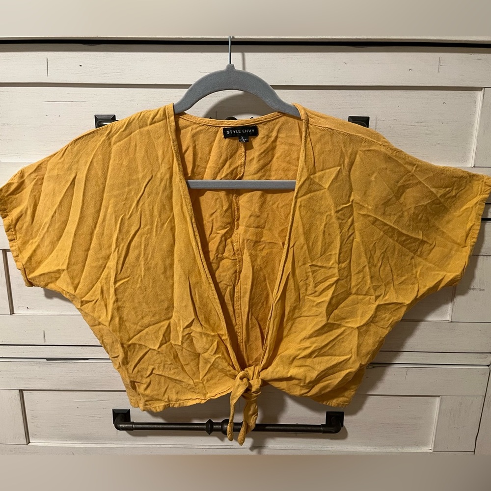 Style Envy Cropped Tie-Front - size Small